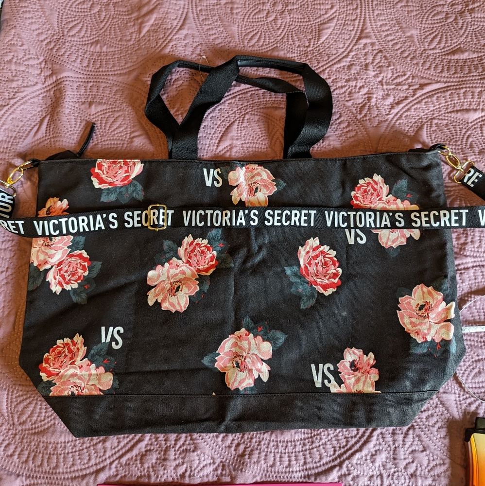 🌟 Victoria Secret overnight bag